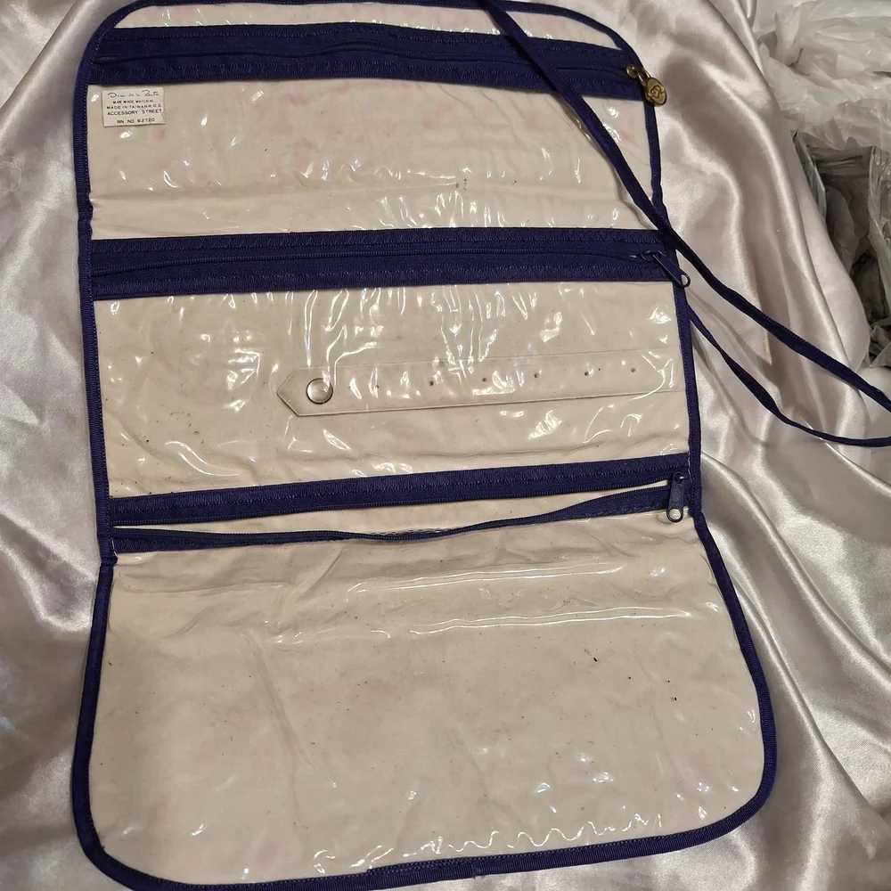 Oscar De La Renta Vibrant Quilted Travel Jewelry Organizer with Floral Pattern